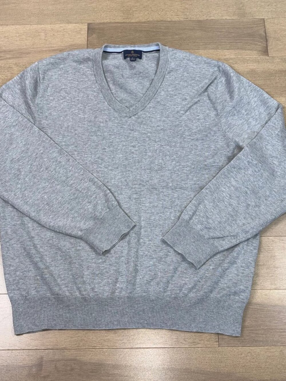 BROOKS BROTHERS men's V-neck knit sweater large